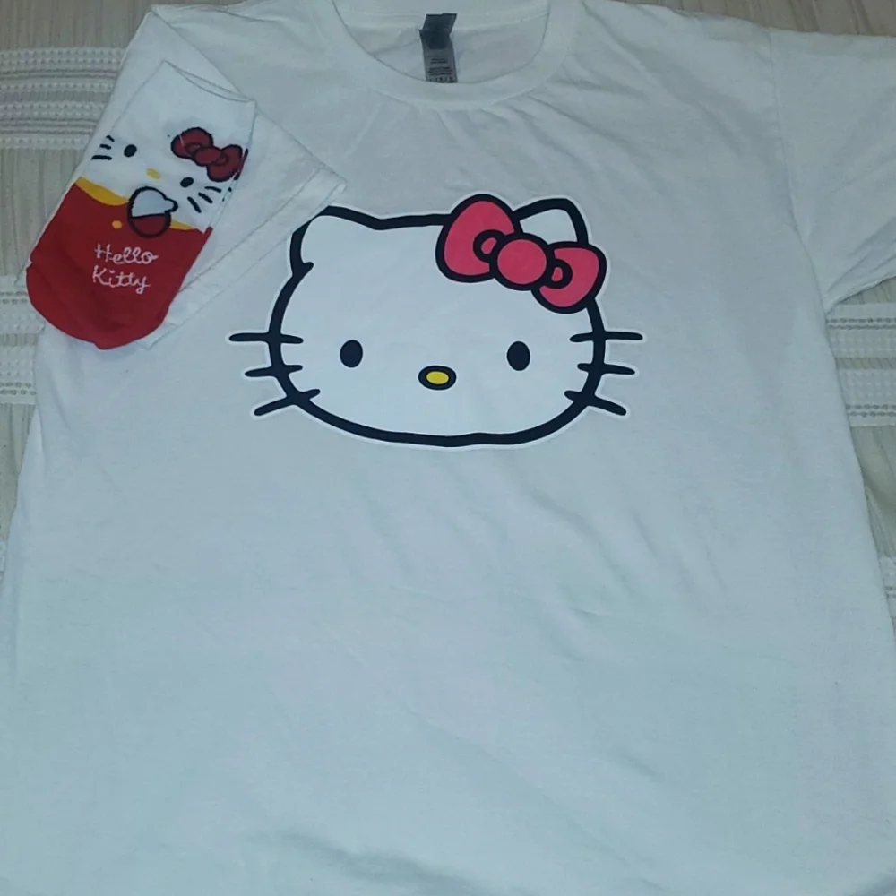 Hello Kitty Tee with matching Socks - Picture 1 of 7